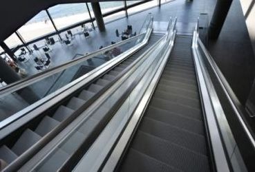 Escaleras mecánicas y rampas