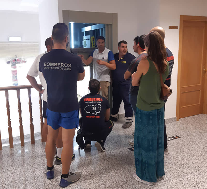 Formación en Rescate de Ascensores Cuerpo de Bomberos Diputación de León Formación en Rescate de Ascensores Cuerpo de Bomberos Diputación de León